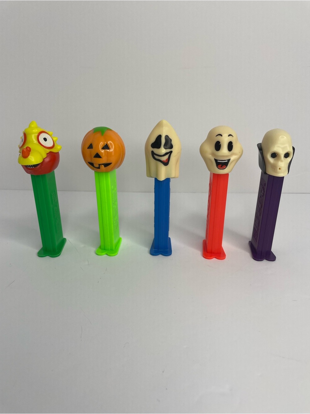 Vintage Pre-Owned Halloween & Character
PEZ Dispenser Bundle (Set of 5)